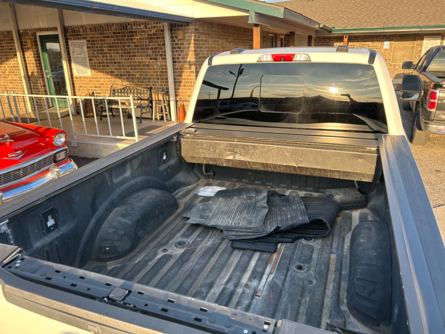 2021 White Ford F-250 SD King Ranch Crew Cab 4WD (1FT8W2BT5ME) with an 6.7L V8 OHV 16V DIESEL engine, 6A transmission, located at 1687 Business 35 S, New Braunfels, TX, 78130, (830) 625-7159, 29.655487, -98.051491 - Photo#8